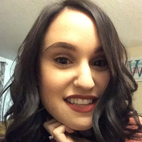 Meet your Posher, Tricia - Picture 1 of 1